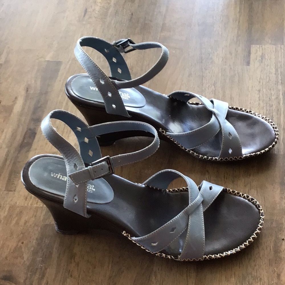 What’s What Aerosoles Gray Wedge 3 in Leather Sandals with adjustable strap Sz 8